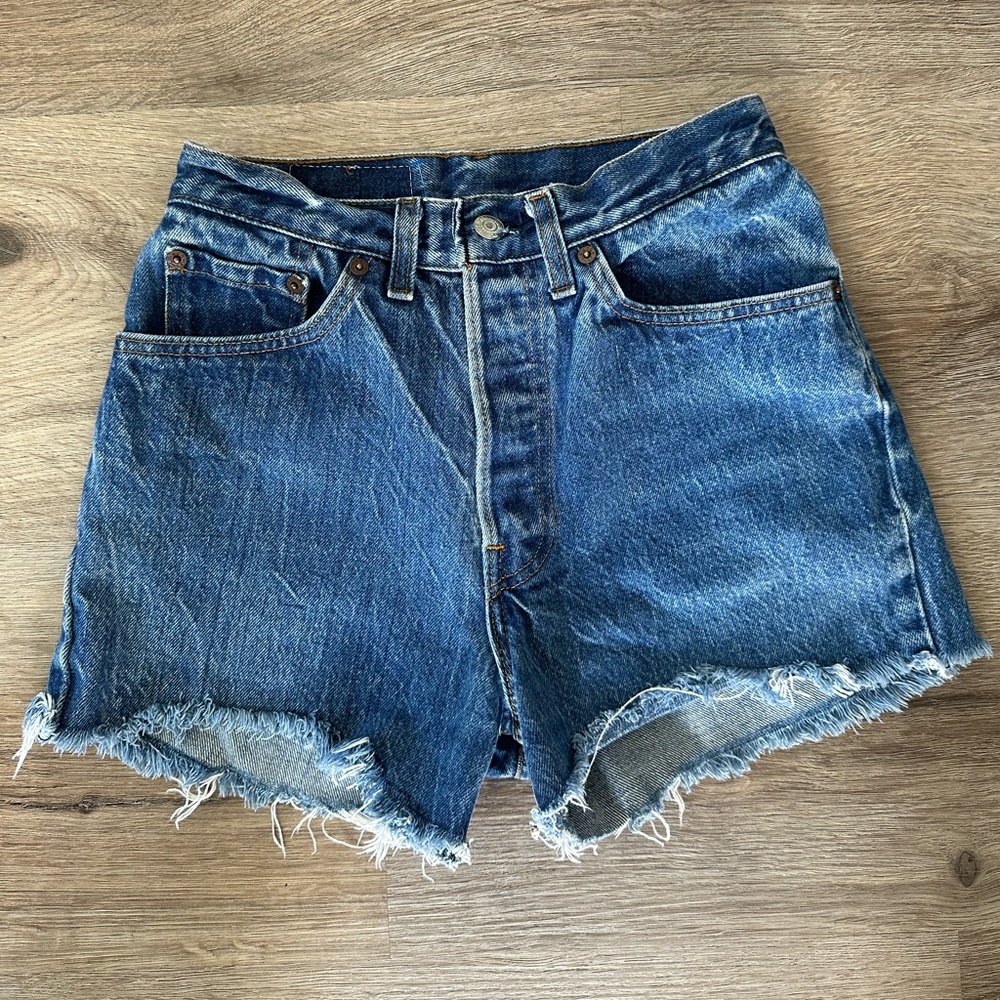 Vintage Levi’s Denim Shorts - Picture 2 of 4